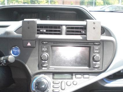 ProClip Montagehalterung Toyota Prius c 12-15, Zentriert
