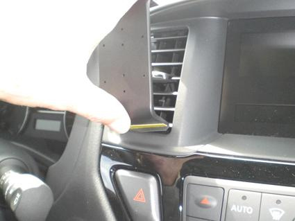 Nissan Pathfinder 13-15, zentriert