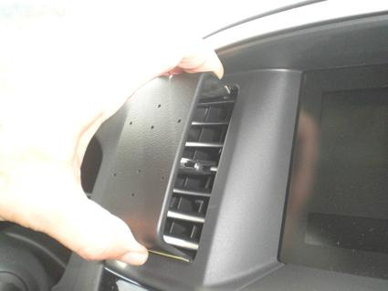 Nissan Pathfinder 13-15, zentriert