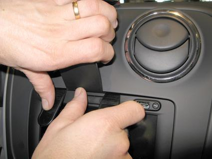 ProClip-Montagehalterung Dacia Logan/Sandero 13-15, zentriert