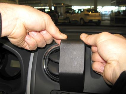ProClip-Montagehalterung Dacia Logan/Sandero 13-15, zentriert