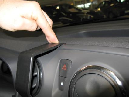 ProClip-Montagehalterung Dacia Logan/Sandero 13-15, zentriert