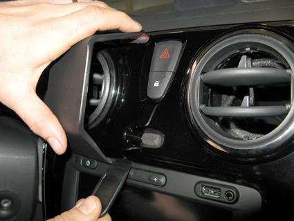 ProClip-Montagehalterung Dacia Lodgy 13-14, zentriert