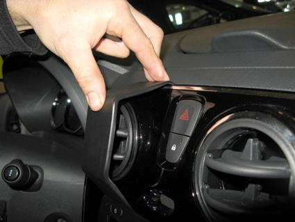 ProClip-Montagehalterung Dacia Lodgy 13-14, zentriert