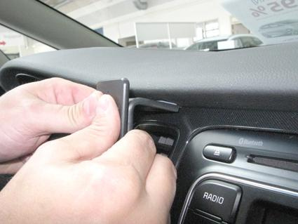 Kia Carens 14-15, zentriert