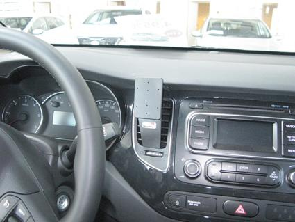 Kia Carens 14-15, zentriert