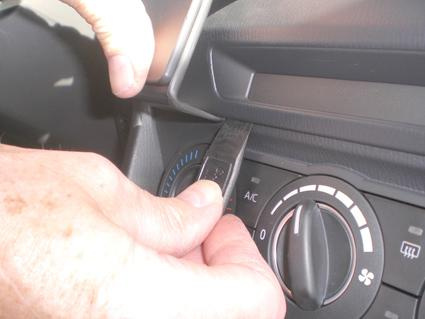 ProClip-Montagehalterung Mazda 3 14-15, zentriert