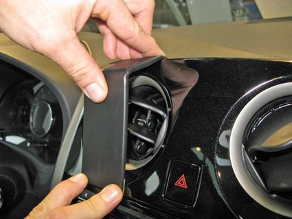 ProClip-Montagehalterung Nissan Note 13-15, zentriert
