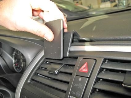 Suzuki SX4 S-Cross 14-15, zentriert