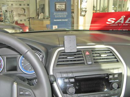 Suzuki SX4 S-Cross 14-15, zentriert