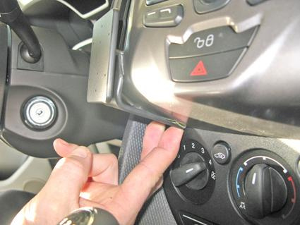 Ford Transit Connect/Tourneo Connect 14-15, zentriert