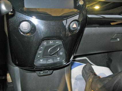 Toyota Aygo 14-15, Geneigt, Rechts