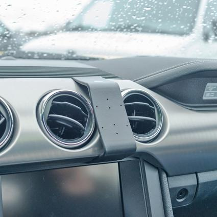 Brodit ProClip Montagehalterung Ford Mustang 15-15, Zentriert