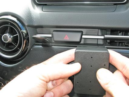 Brodit ProClip Montagehalterung Mazda 2 15-15, Zentriert