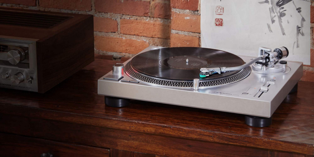 Audio Technica AT-LP120XUSB Plattenspieler, silber
