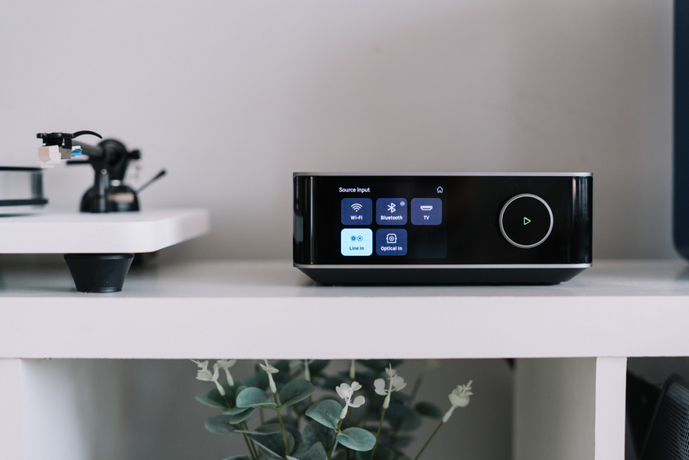 Wiim Amp Ultra Streaming-Verstärker mit HDMI ARC & Chromecast, dunkelgrau