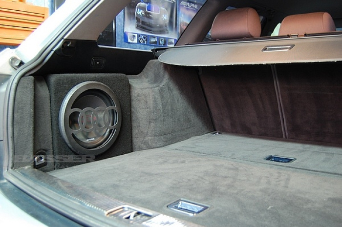 Leeres Subwoofer-Gehäuse Audi A6 Avant 97-04