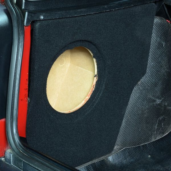 Leeres Subwoofer-Gehäuse VW Golf III  1991-1999 - 8''