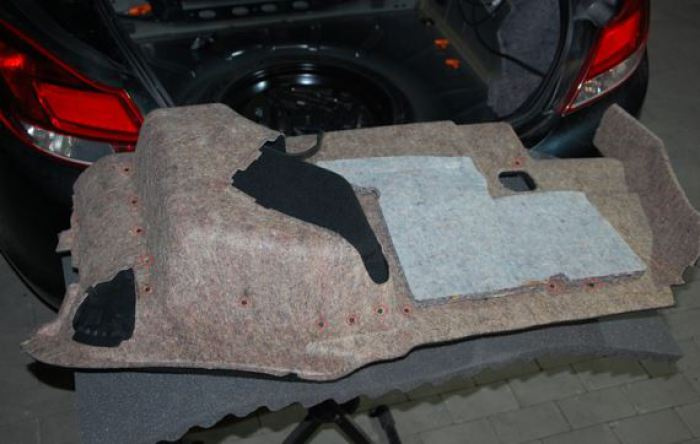 Leeres Subwoofer-Gehäuse Opel Insignia