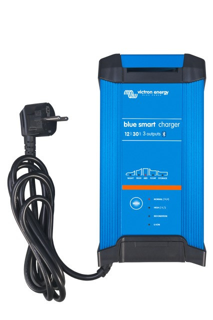 Victron Blue Smart IP22 Batterieladegerät mit drei Ausgängen 30A, 12V