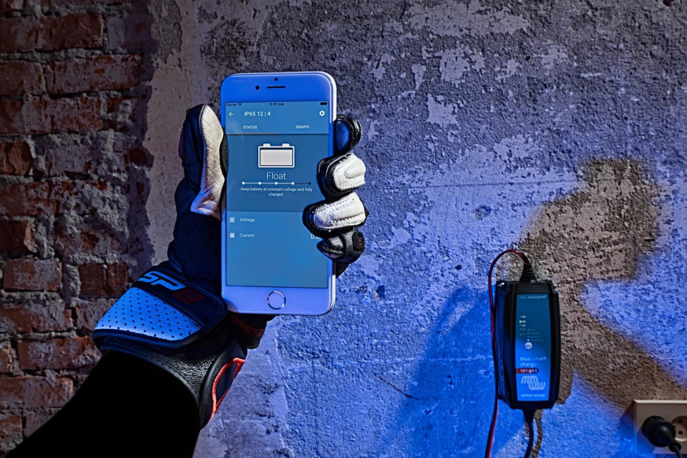 Victron Blue Smart IP65 Batterieladegerät 13A, 24V