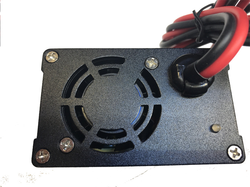 Schalenladegerät Li-Ion 8 A 11,1/12,6 V für den Akku der (E30/E60 Lampe)