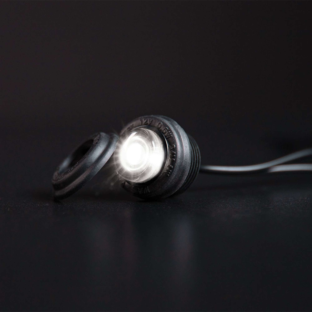 Strands Freedom Black Raven Positionslicht Weiß