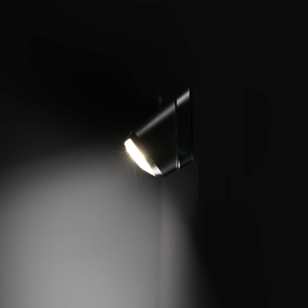 Strands NUUK E-Line Szenenlicht 80W