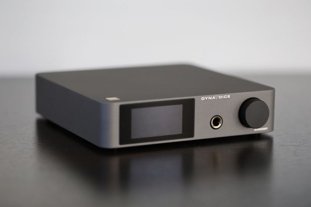 Dynavoice CA802BT und Polk Audio Atrium 6 schwarze Außenlautsprecher, Stereo-Paket